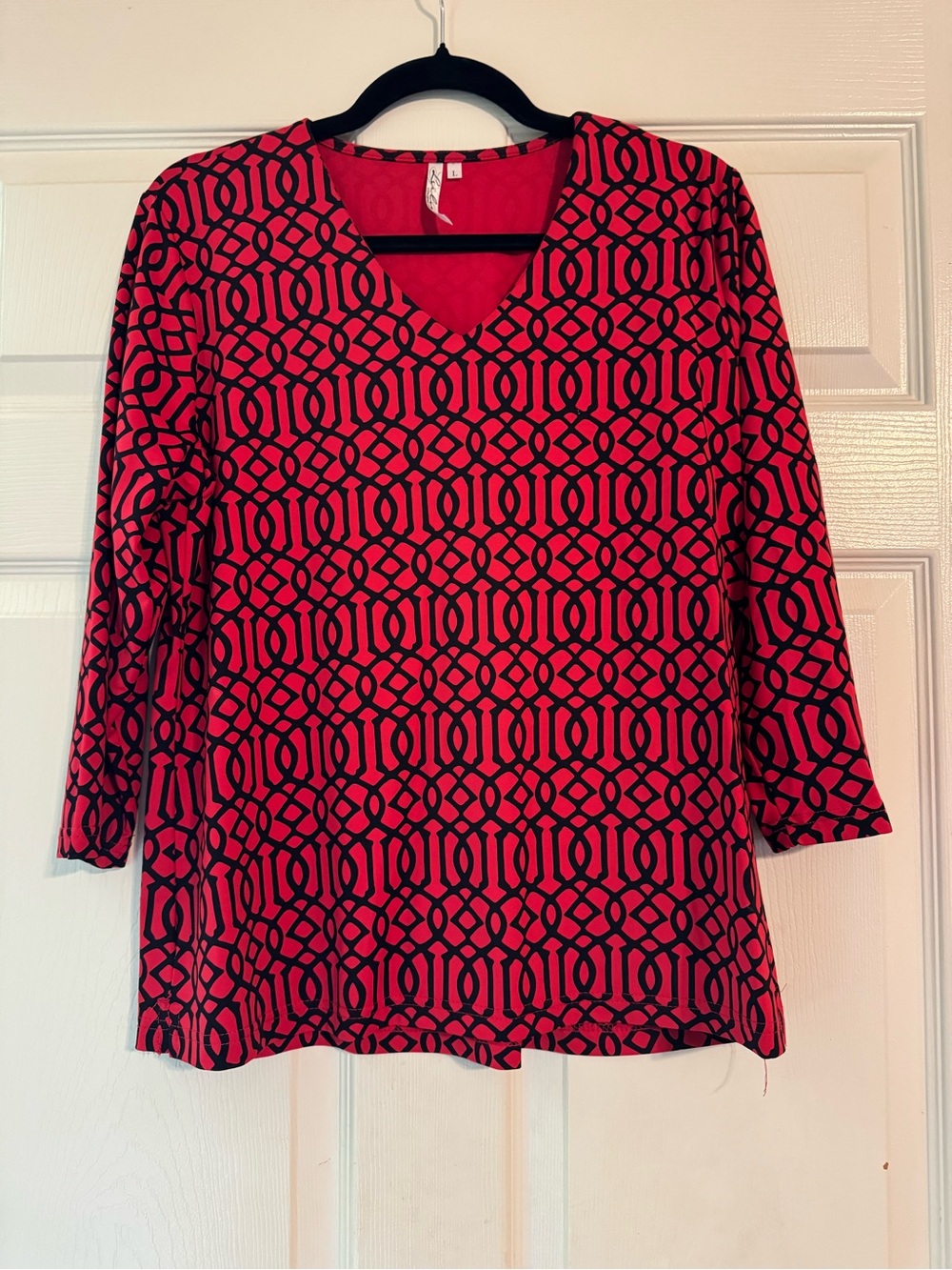 Lulu-B Red and Black Geometric V-Neck Long Sleeve Tee